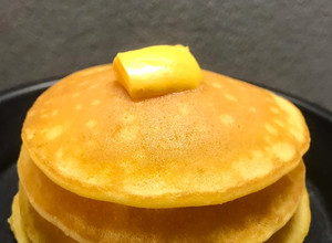 รูปของ BUTTER PANCAKES | แพนเค้กเนย 🥞