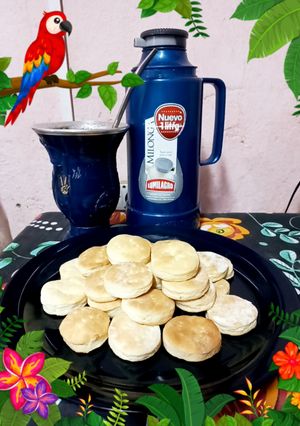 Una foto de Bizcochito de Queso Crema 🧀 🥳 (Súper Fácil)... 😋👌