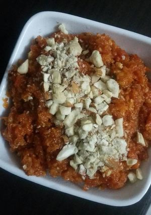 गाजर का हलवा (Gajar ka halwa recipe in hindi) रेसिपी मुख्य फोटो