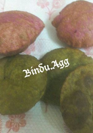 A picture of Palak and beetroot puri.