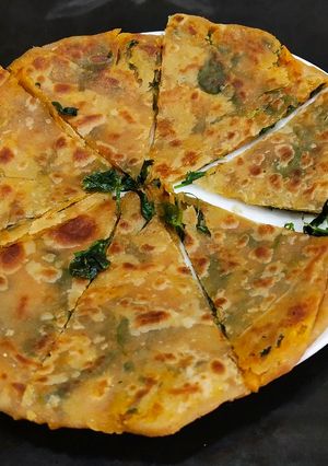 A picture of Methi Paratha.