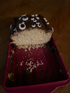 A picture of White Cake.
