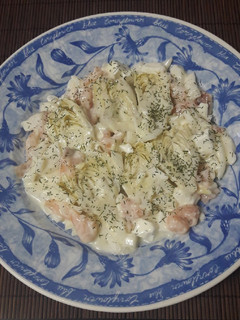 Una foto de Ensalada de alcachofas y salmón