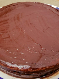 Una foto de Bizcochuelo casero de vainilla relleno con dulce de leche