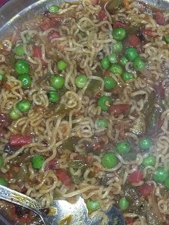वेज मैगी नूडल्स (Veg maggi noodles recipe in Hindi) रेसिपी मुख्य फोटो