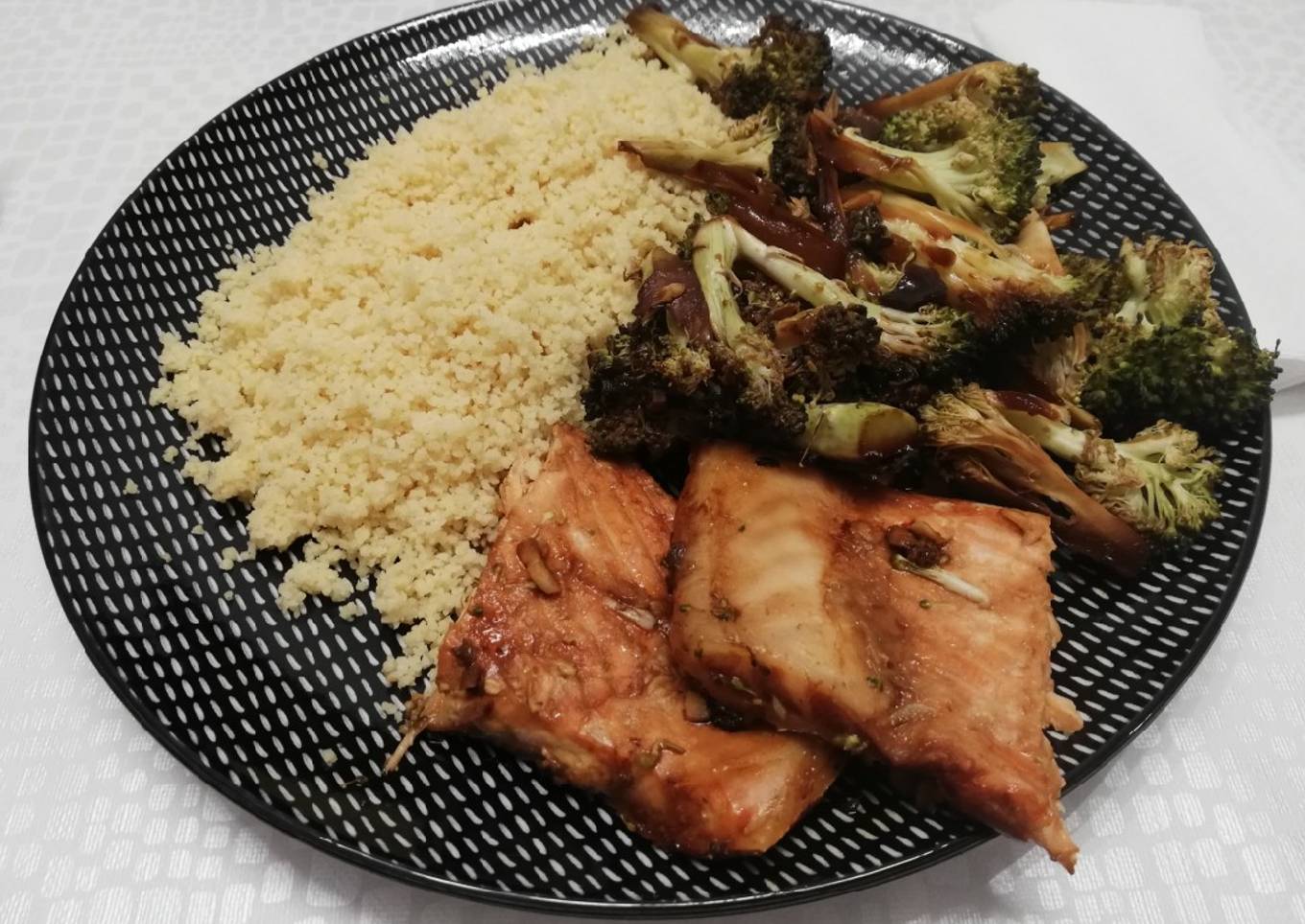 馃ウ Salm贸n y br贸coli al horno con salsa de soja con cusc煤s