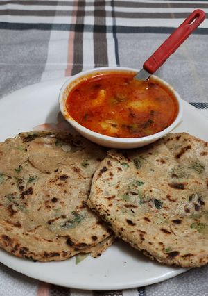 गार्लिक पराठा (garlic paratha recipe in Hindi) रेसिपी मुख्य फोटो