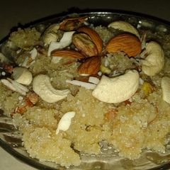 A picture of Gujarati sooji ka halwa.