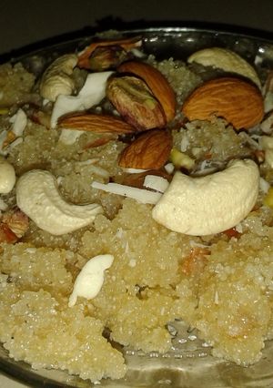 A picture of Gujarati sooji ka halwa.
