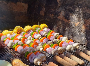 Una foto de Anticuchos de verduras