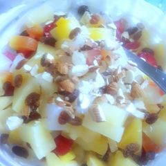 A picture of Creamy fruit chat.