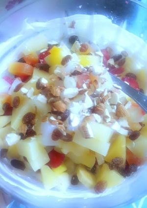 A picture of Creamy fruit chat.