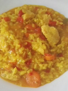 Una foto de Arroz con pollo 😋🍴