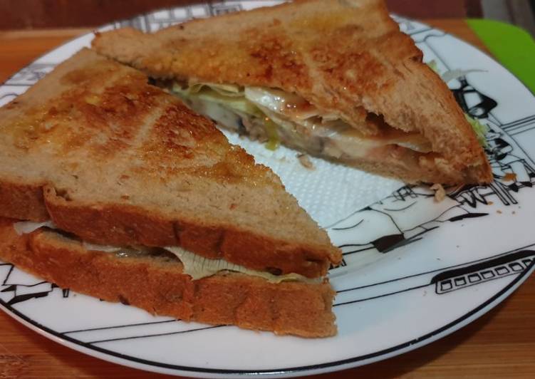 Cara Gampang Menyiapkan Sandwich tuna jamur 🥪, Lezat