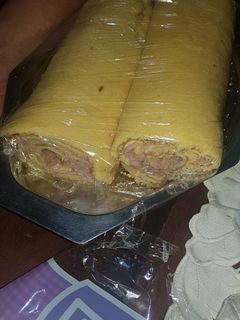 Una foto de Pionono de atún, jamón y queso