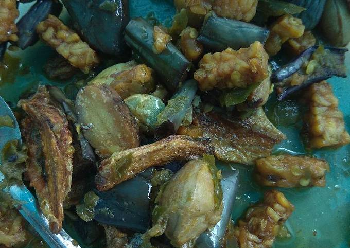 Wajib coba! Bagaimana cara membuat Sambal cabe ijo campur- campur + (jengkol atau pete) yang sempurna