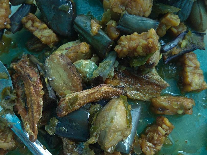 Wajib coba! Bagaimana cara membuat Sambal cabe ijo campur- campur + (jengkol atau pete) yang sempurna