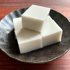 Coconut Milk Agar Jelly A picture of Coconut Milk Agar Jelly.