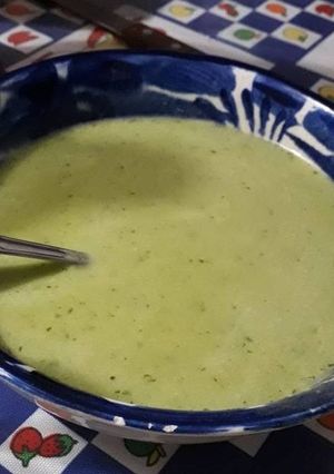Una foto de Crema de aguacate al tequila