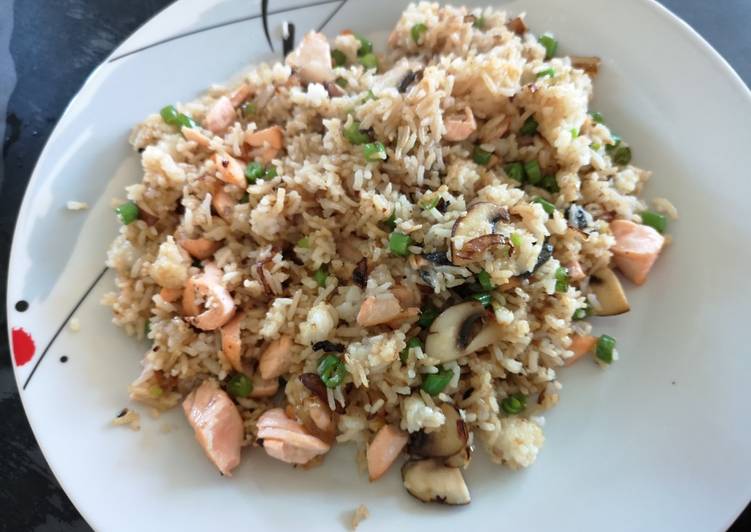 Nasi Goreng Salmon