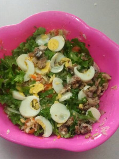 A picture of Salad with eggs.