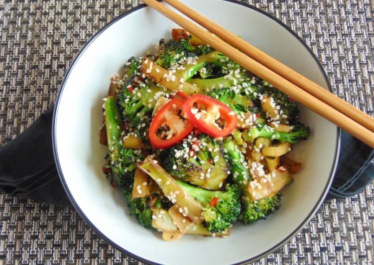 Recipe of Yummy Scorched Broccoli with Garlic &amp; Chilli