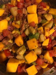 Una foto de Ceviche de atún y mango