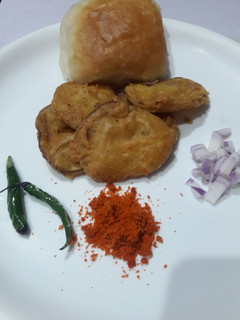 भजी पाव रेसिपी मुख्य फोटो