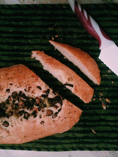 A picture of Italian bread with olives and fresh oregano🇮🇹🍞🌿.