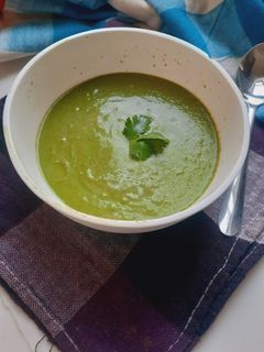 धनिया चटनी विथ कर्ड (dhaniya chutney with curd recipe in Hindi) रेसिपी मुख्य फोटो