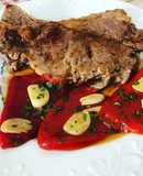 Bistec de ternera a la plancha con guarnición de pimiento del piquillo confitados