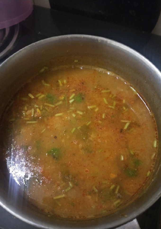 A picture of Idli Sambhar.