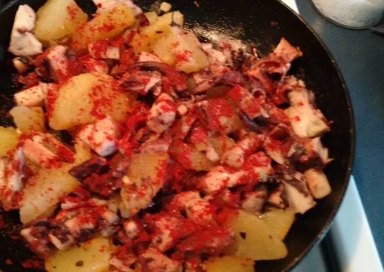 Pulpos a la gallega con un toque mexicano. ॐ