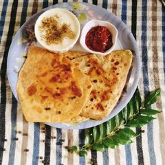 A picture of Pepper with salt paratha 😋😋.