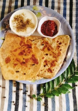 A picture of Pepper with salt paratha 😋😋.
