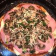 Pizza con champiñones, verdeo y lomo de cerdo cocido