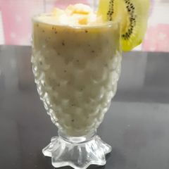 A picture of Banana apple kiwi smoothie.