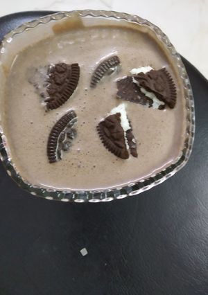 A picture of Oreo milk shake.