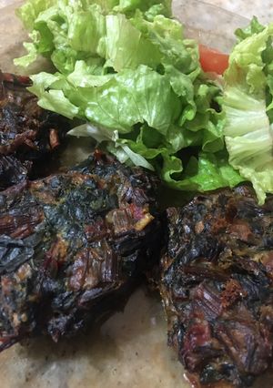 Una foto de Bocadillos de hojas y pencas de remolacha
