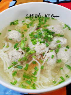 Hình của món Canh thịt viên nấu nấm kim châm.