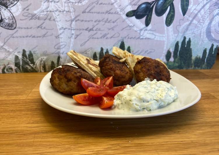 Hackbällchen mit Pitabrot und Tzatziki