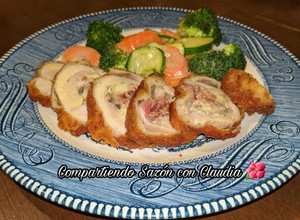 Una foto de Pollo relleno empanizado🌺 (en piezas)