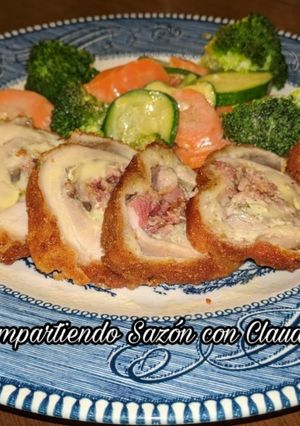 Una foto de Pollo relleno empanizado🌺 (en piezas)