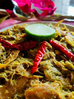 শুঁটকি দিয়ে লতি (shuntki diye loti recipe in Bengali) রেসিপির প্রধান ছবি