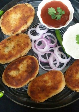 A picture of Aloo chicken cutlets.