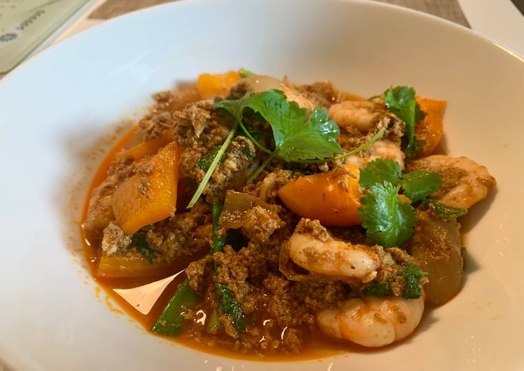 My Grandma Stir-fry King prawns in curry powder &amp; egg