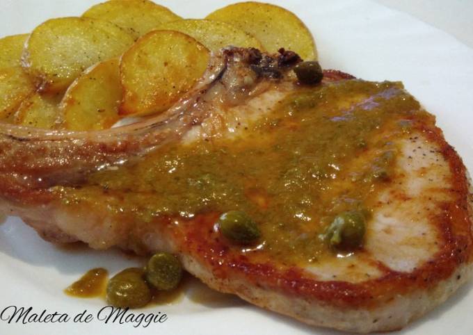 Chuleta de cerdo con salsa de alcaparras Receta de La Maleta de Maggie-  Cookpad