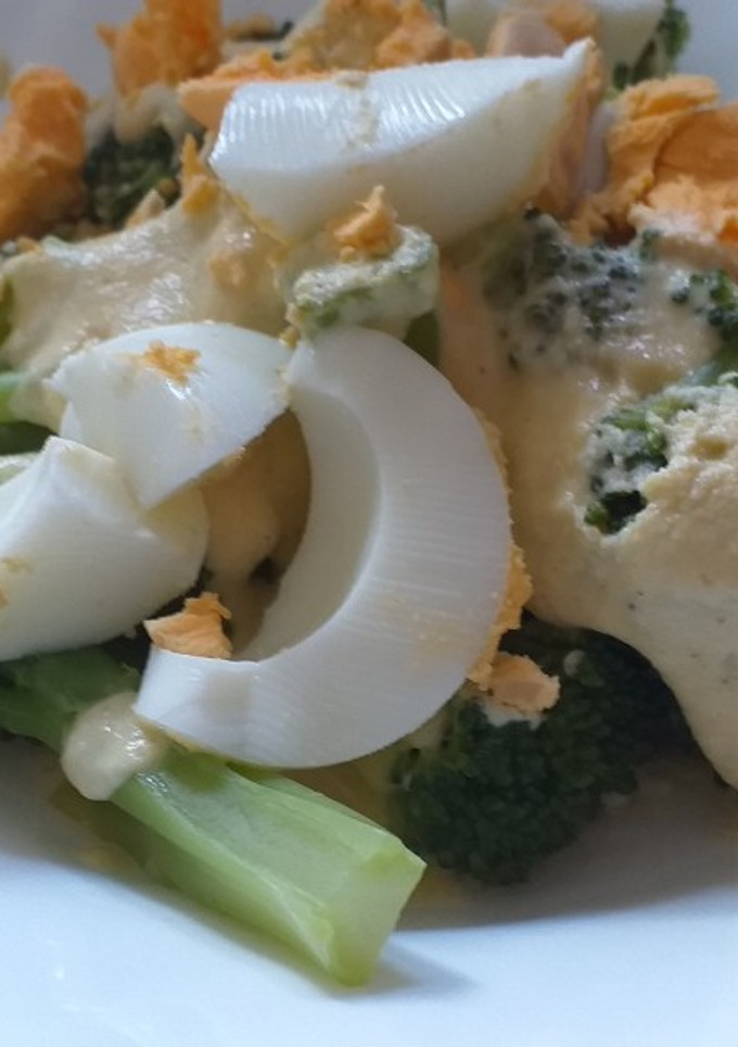 Una foto de Brócoli con salsa saludable