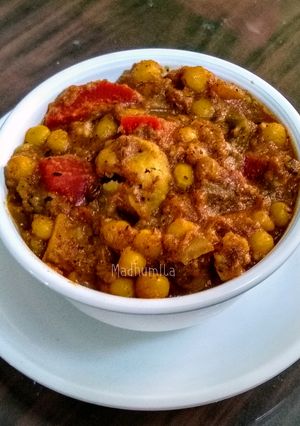 A picture of Traditional Mixed Veggies Curry.