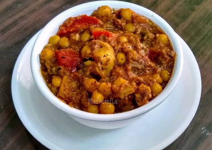 Traditional Mixed Veggies Curry